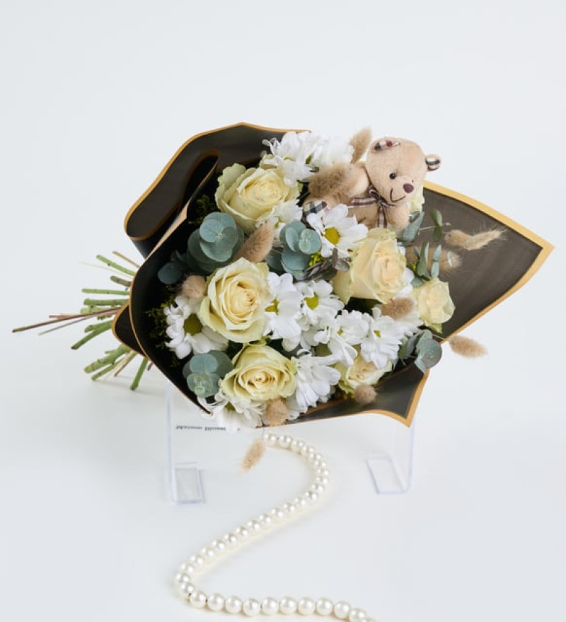 Beyaz Gül, Papatya ve Ayıcık Anahtarlık Buketi