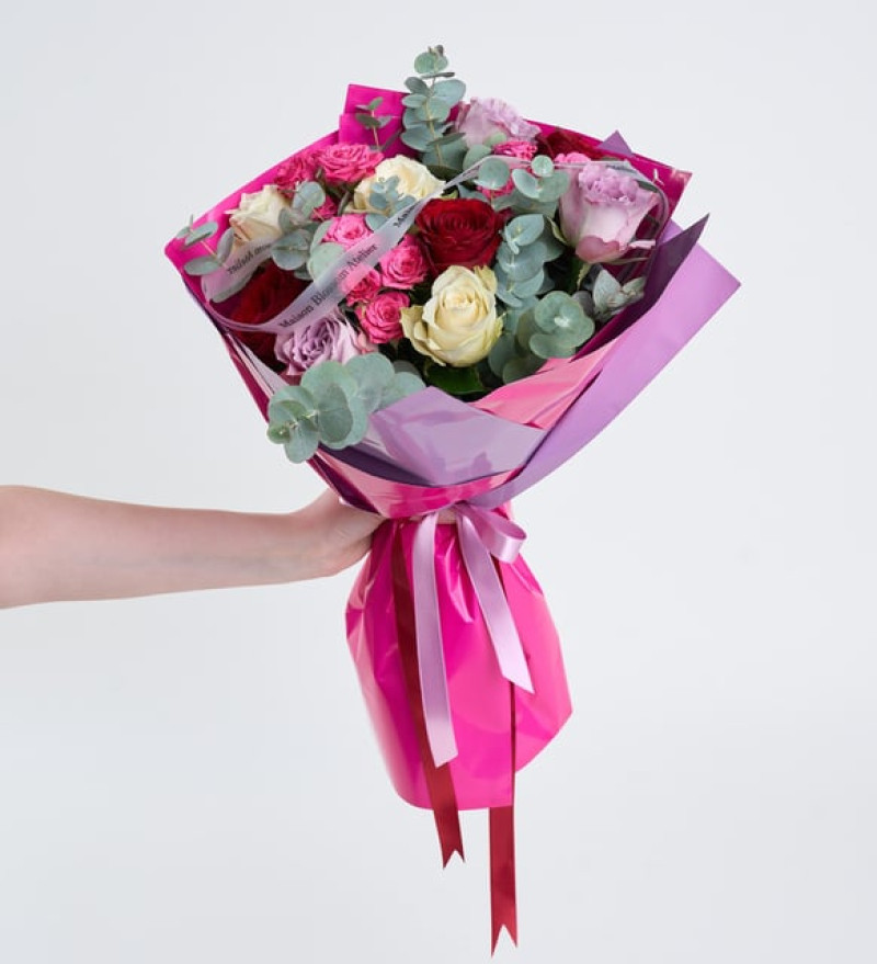 Lila Bukette Lila, Pembe, Beyaz ve Kırmızı Güller