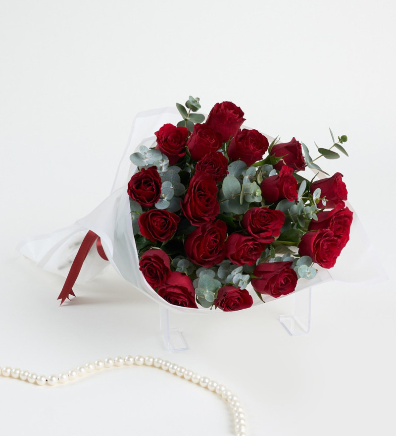Beyaz Buket Kağıdında 20'li Kırmızı Gül Buketi